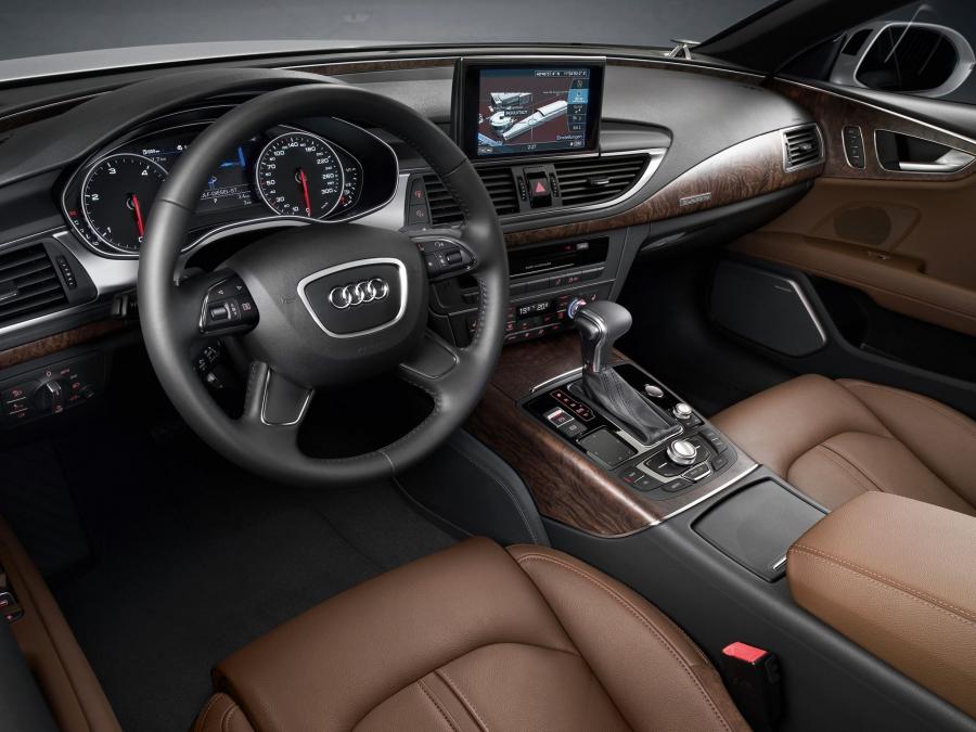 Торпедо Audi A7 Sportback 3.0 TDI Quattro 2010 года  (фото 34 из 45)